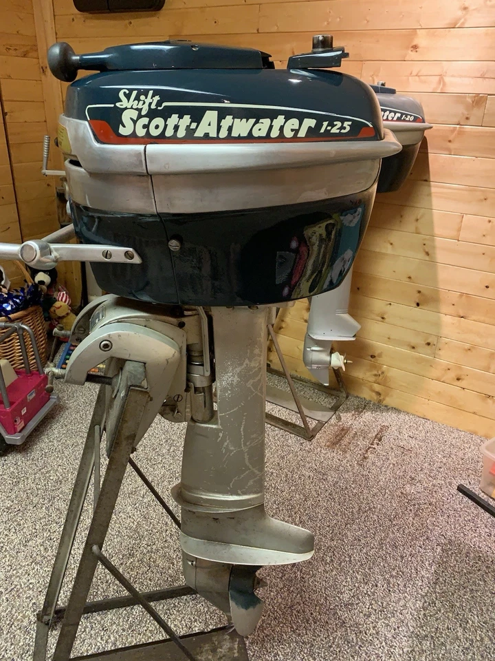 motor fueraborda barco antiguo Foto 4 de 4