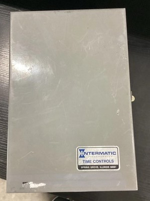 Intermatic T7401B   Seven-Day Dial Time Switch 120V 4 Pole Single Throw Used