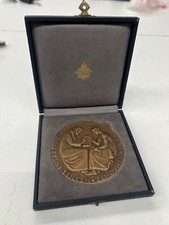 RARE CASED VINTAGE BRONZE N.E SHIPBUILDERS MEDAL 1847-1947