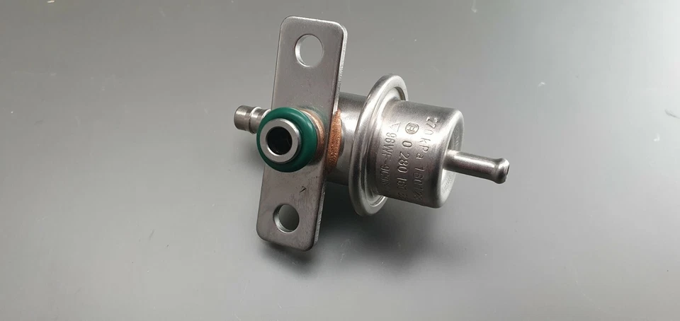 Regulador de presión de combustible original Bosch Ford Courier Fiesta 270 kPa 0280160583 Foto 3 de 4