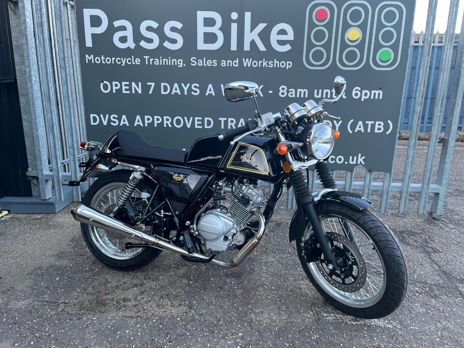 Мотоцикл AJS Cadwell 125 Cafe Racer 2016: стиль и элегантность в одном облике