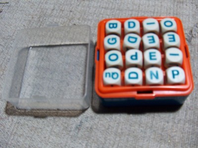 Boggle   Board Game 16 CUBES SHAKER ONLY