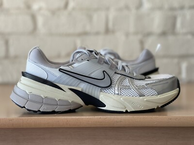 Nike V2K Run Summit White Silver Black FD0736-100 Women's Size 9