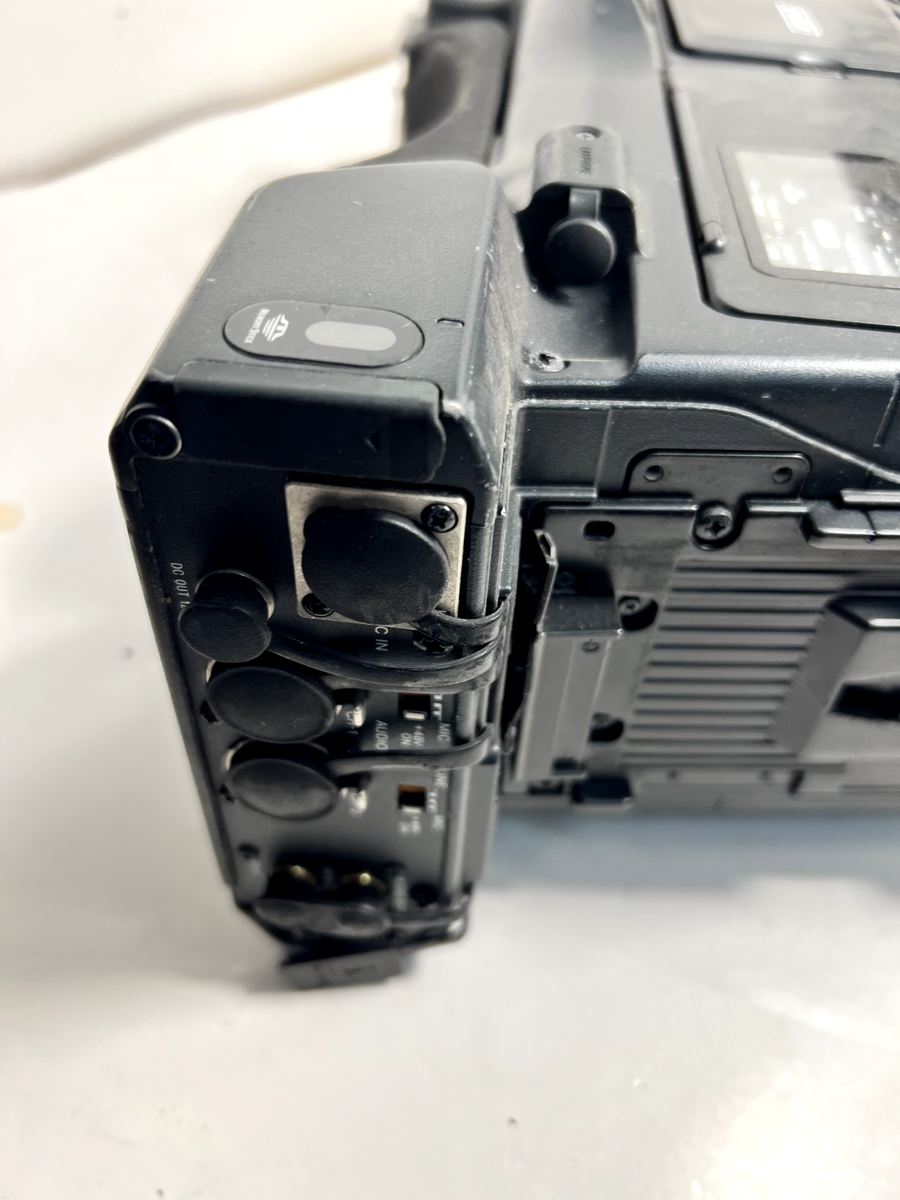 SONY DSR-400 DVCAM Digital Camcorder Power HAD EX with Electronic