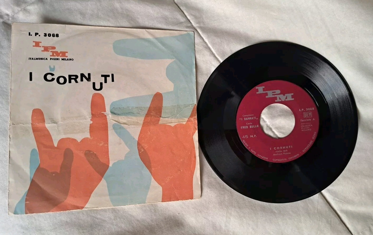 45 giri complesso I DANNATI ▪︎ MANESCO (tango rock)/I CORNUTI (rumba rock) 1961