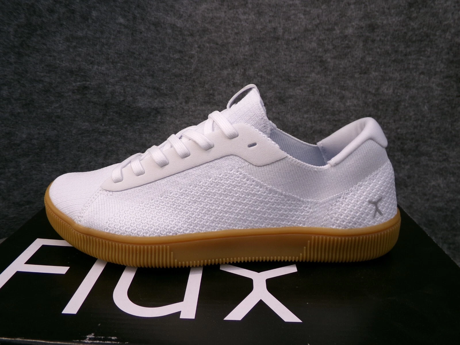 Flux Adapt Trainer Womens White Gum Barefoot Athletic Knit Shoes Size 7 US