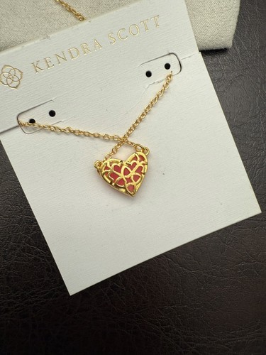 Kendra Scott Ari Heart Pendant Necklace in Peachy Pink Or A Salmon Pink - Picture 4 of 6