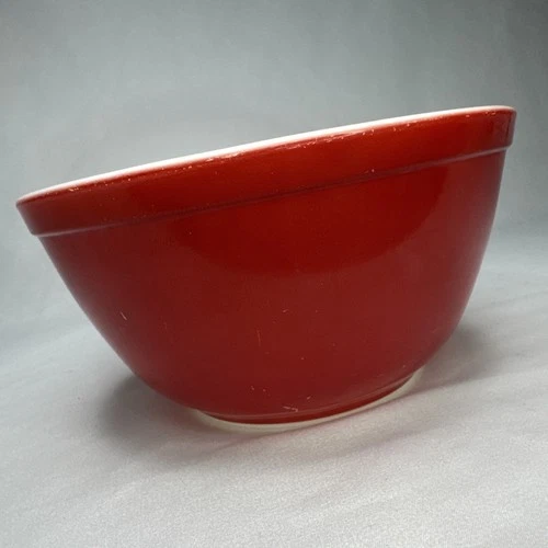 PYREX - 1 1/2 QT. - #402 PRIMARY Red Mixing Bowl