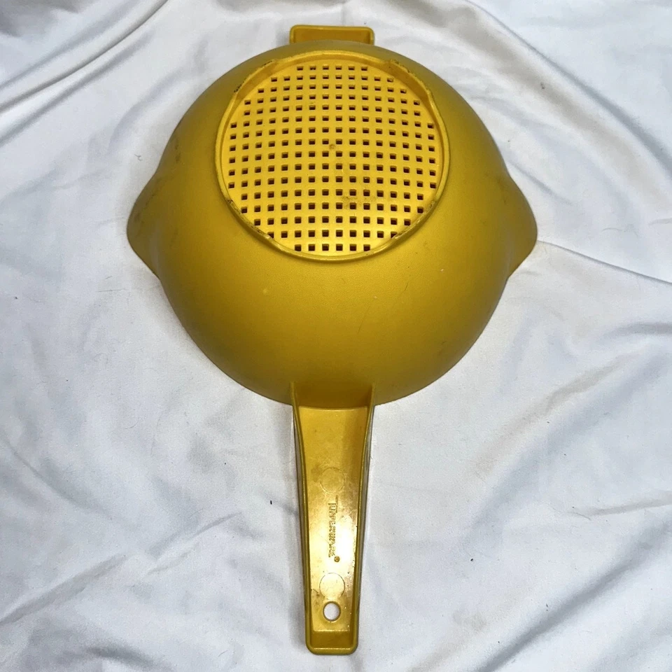 Vintage Yellow Tupperware Handled Colander Strainer 2 qt Double Spout - Image 2 of 4