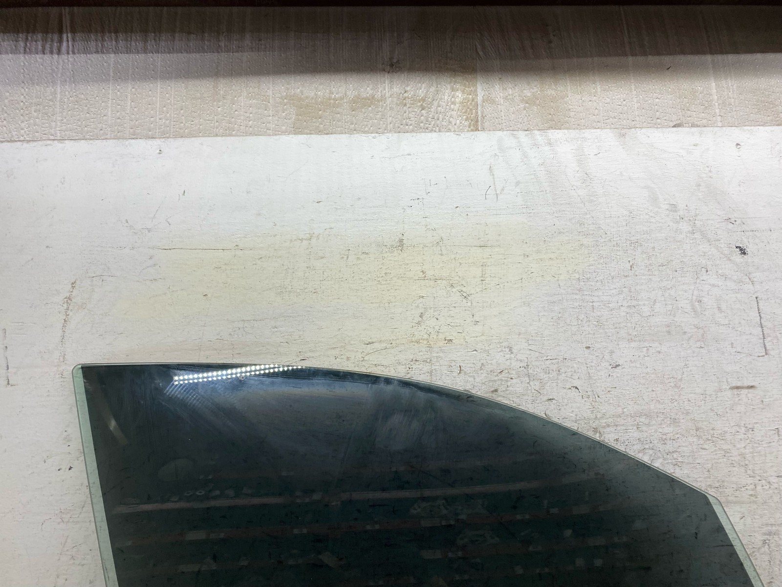 2016-2020 BENTLEY BENTAYGA OEM RH FRONT RIGHT PASSENGER DOOR GLASS WINDOW