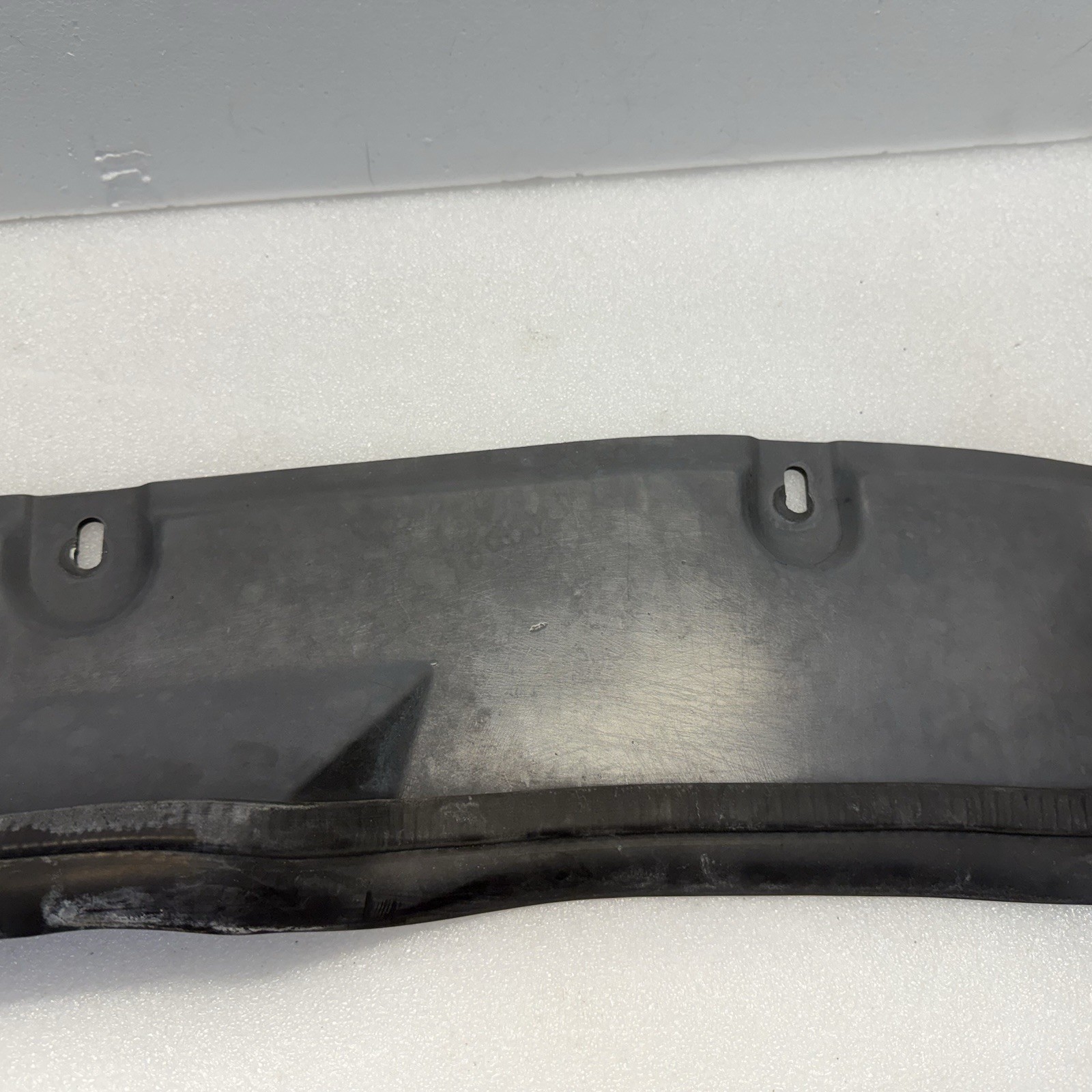 03-08 Maserati Quattroporte M139 Front Bumper Upper Conveyor Trim 67069600 OEM