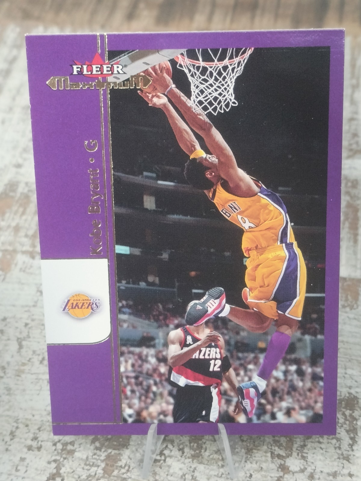 2001-02 Fleer Maximum #17 Kobe Bryant HOF Los Angeles Lakers
