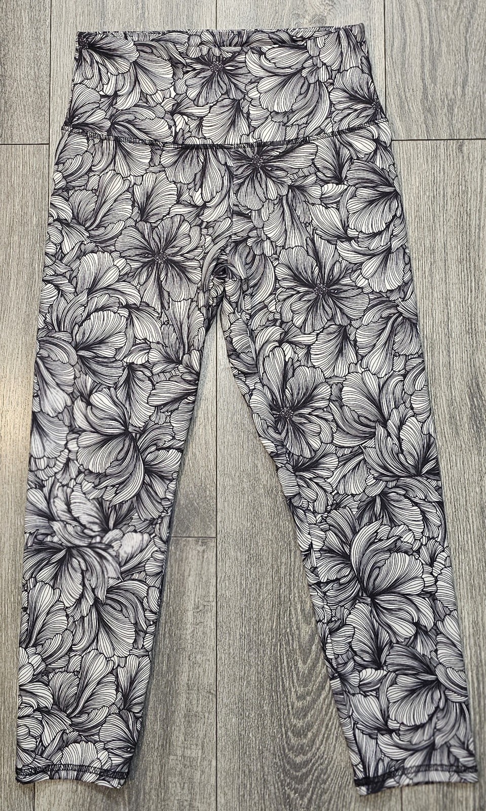 Balance Collection Floral Patterned Capri Leggings Gym Training Women's Size Med