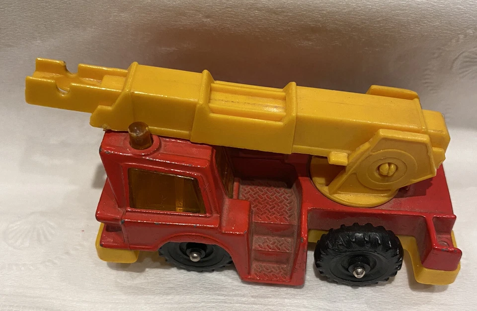 VINTAGE CORGI JUNIORS: RED MOBILE TRUCK w/YELLOW CRANE (PPc2) - Image 3 of 4