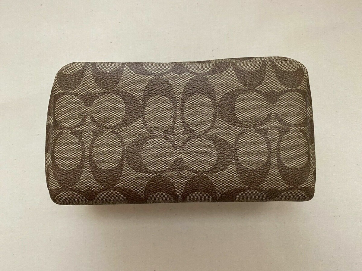 おむすび✾ Coach X Peanuts Small Boxy Cosmetic Case Signature Canvas
