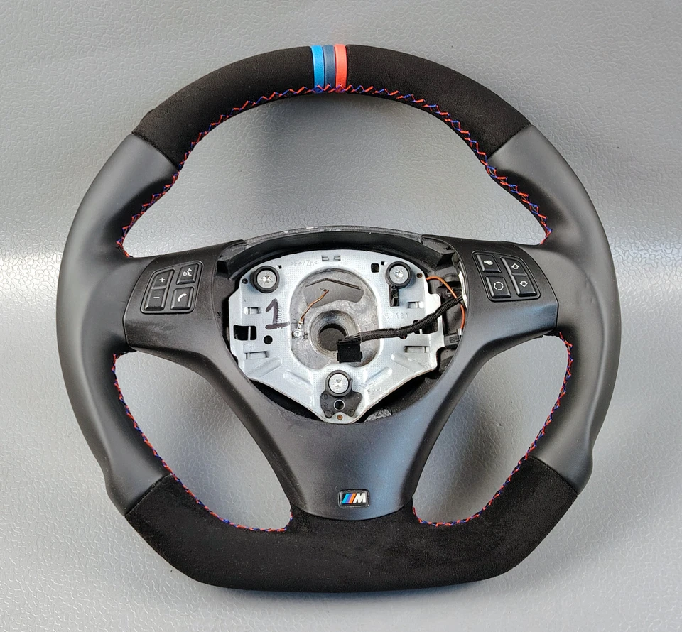BMW 1 SERIES & 3 SERIES 2006 2013 FLAT BOTTOM M SPORTS LEATHER STEERING WHEEL - Image 2 of 4