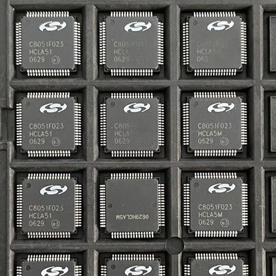 New C8051F023-GQR 8-BIT 64K   MCU TQFP64 x 1pc *cm