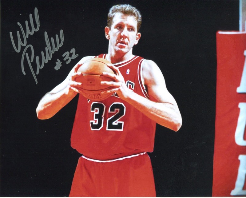 WILL PERDUE Chicago Bulls 3x NBA Champs Signed Photo in action COA