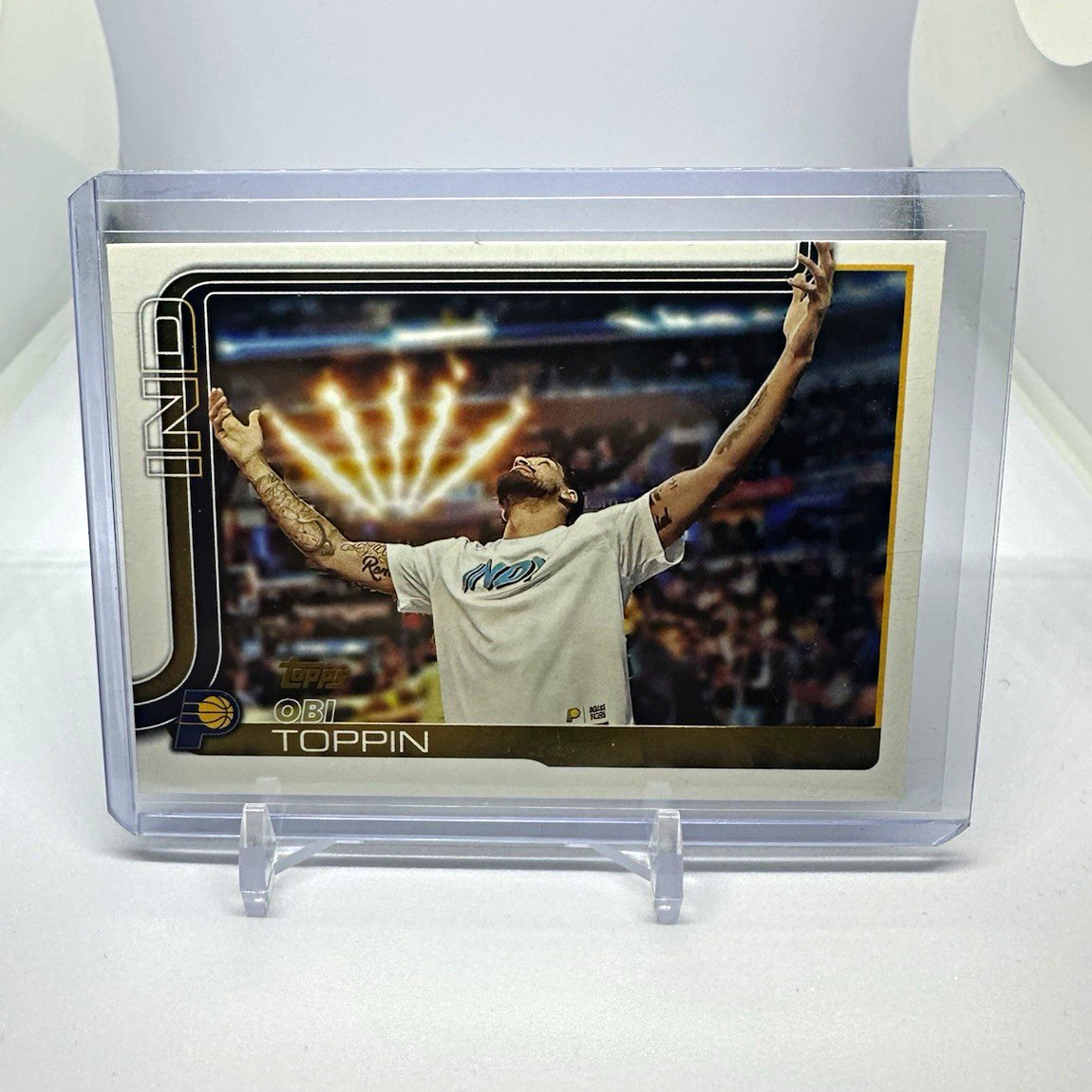 Topps 2025-26 Obi Toppin Indiana Pacers #53 Golden Mirror Image Variation SSP