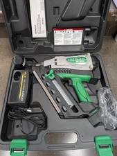 Hitachi NR90GC 3.5" Gas Strip Nailer Kit