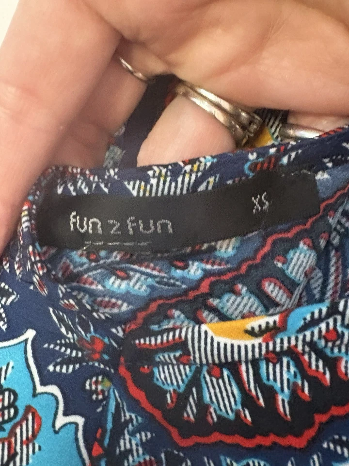 Fun 2 Fun Blouse Womens sz XS Tank Top Gold Blue Paisley Lightweight - Image 4 of 4