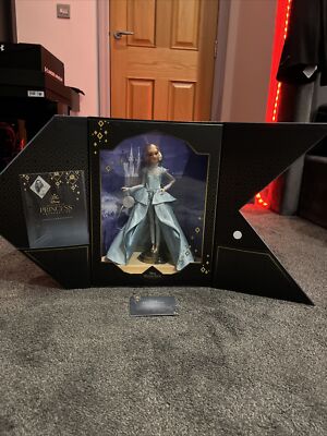 Disney Store Cinderella - Designer Limited Edition Puppe 1 von 9800