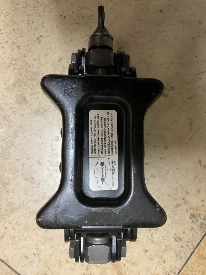 2004-2005-2006-2007-2009-2010-2011 Chevrolet Aveo Tire Jack OEM - Image 3 of 4