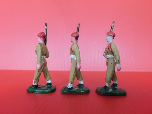 CYRNOS / ARMEE FRANCAISE : BEL ENSEMBLE DE 3 PARACHUTISTES AU DEFILE - Imagen 2 de 6