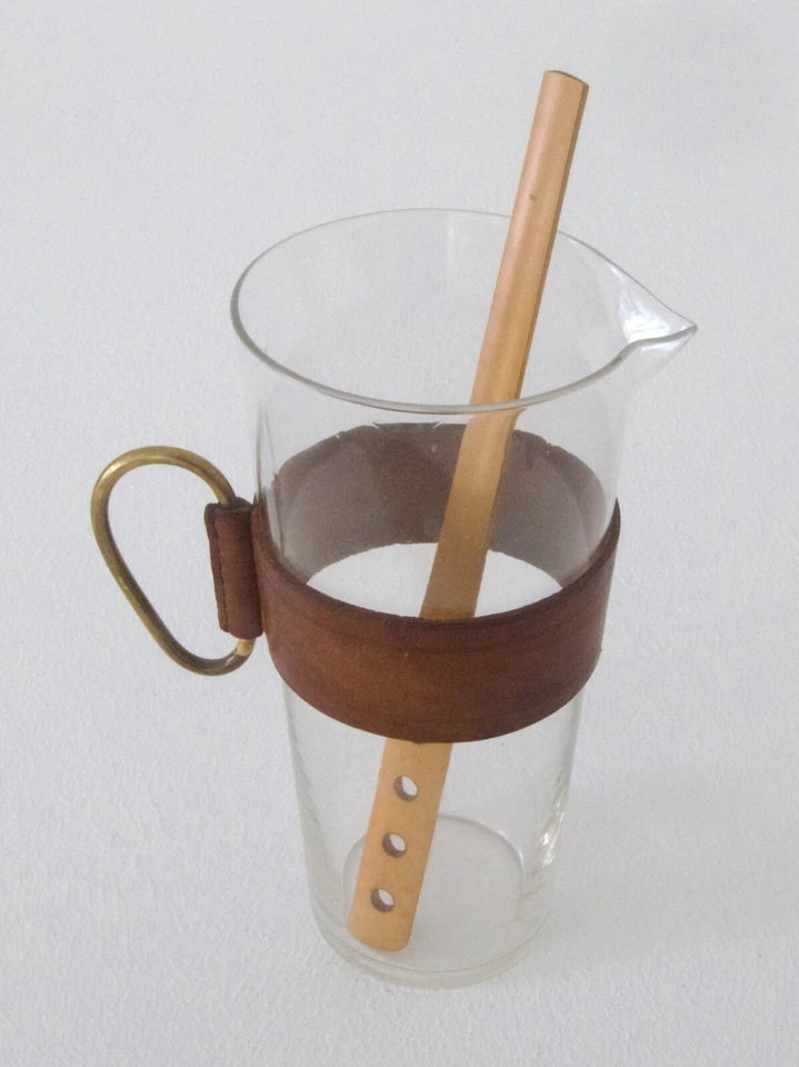 Jarra de vidrio con varilla de agitación / jarra y agitador de bambú de Carl Auböck Foto 3 de 4