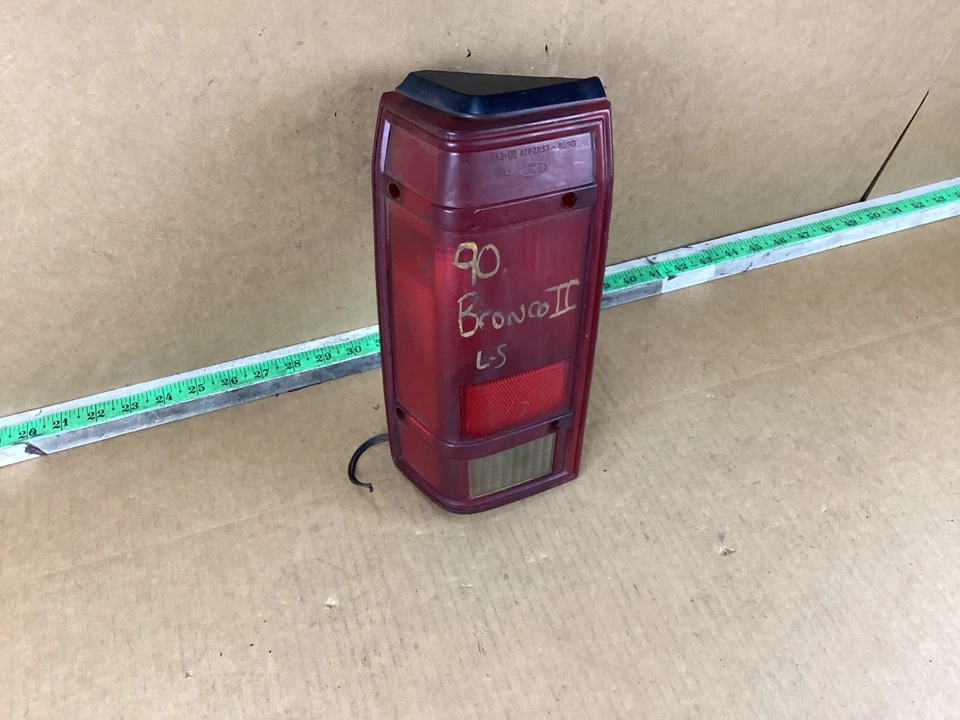Conjunto de luz trasera izquierda del lado del conductor Ford Bronco II 1984-1990 Foto 2 de 4