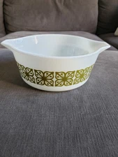 VIntage Pyrex 2.5 quart Green Square Flowers Casserole Dish - EXCELLENT COND! 