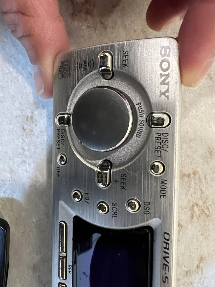 Reproductor de CD Sony CDX-F7700 52WX4. CD/Fm108/Aux-Bluetooth. Placa frontal solamente Foto 3 de 4