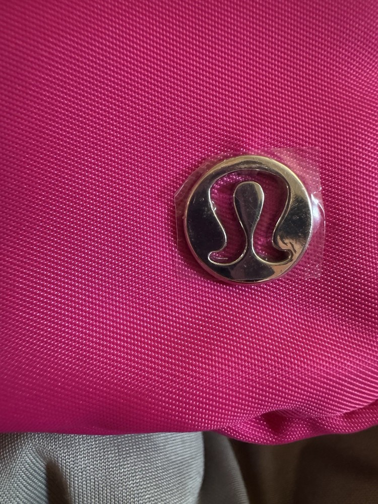 Sonic Pink Everywhere 1L Belt Bag New With Tags  