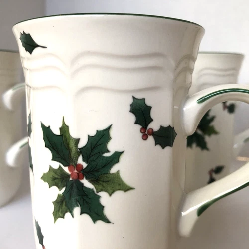 Sets of 2 Mikasa French Countryside HOLIDAY HOLLY 10 Oz Coffee Cappuccino Mugs