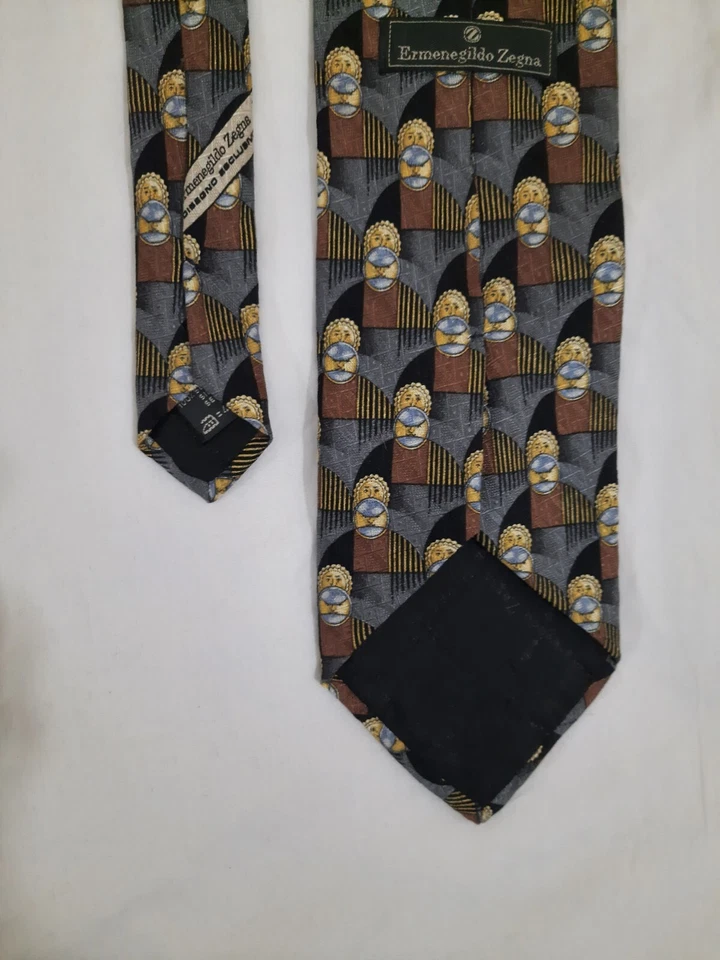 Corbata de traje Ermenegildo Zegna para hombre gris plata seda 59x3,75 hecha a mano en Italia Foto 2 de 4