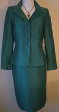 Jones Wear Green Jacket & Skirt Suit Size 6 Necklace LOT Scarf Mint