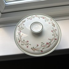 Johnson Brothers Eternal Beau Large Covered Casserole Serving Dish 8.75" Wide