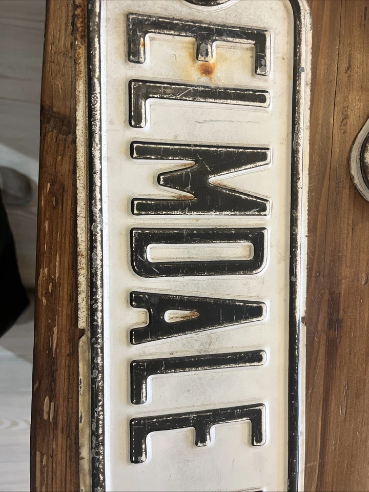 Letrero de calle vintage Twin Cities Elmdale Road 4400 blanco y negro Foto 4 de 4