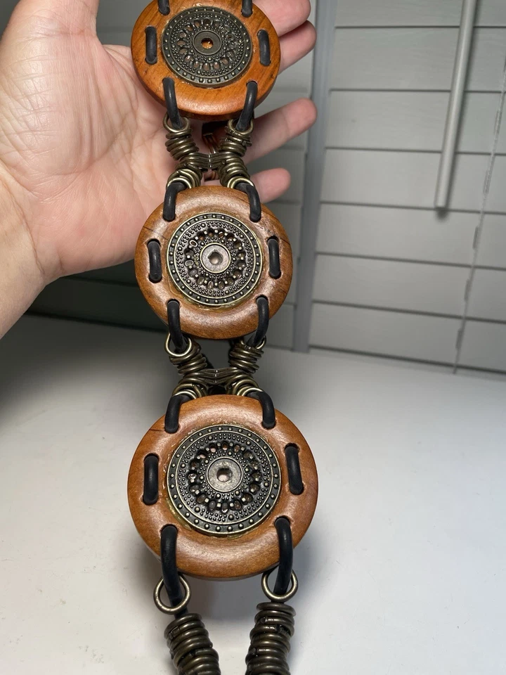 "Cinturón vintage de madera y metal de mediados de siglo 30""" Foto 3 de 4