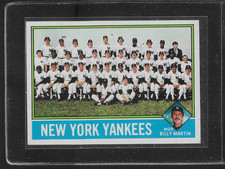 1976 TOPPS BASEBALL TEAM CARD # 17 NEW YORK YANKEES NICE CARD
