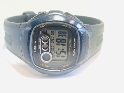 Montre Casio W-210 Vintage Années 90 - Chronographe, Alarme, étanche 50 M - Occasion En Très Bon état, Fabriquée Au Japon