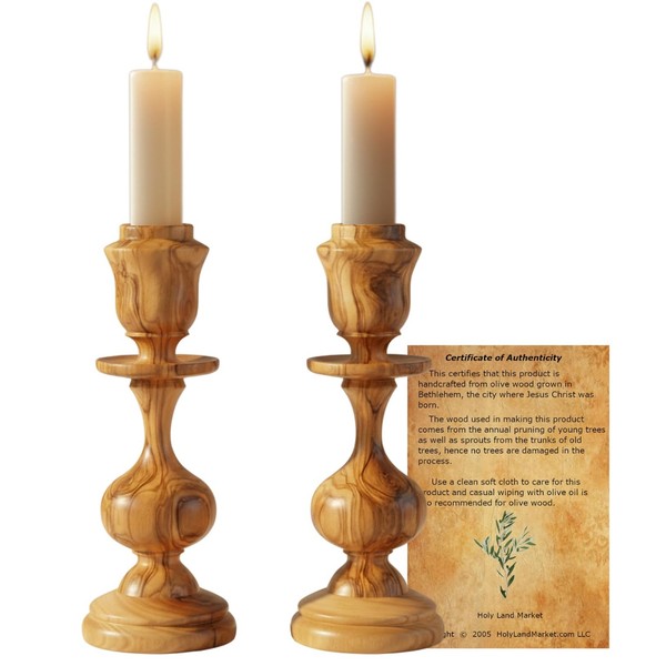 Un par de candelabros o palitos de madera de olivo de diseño oriental (16 cm o 6,3