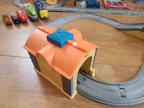 Paquete grande Chuggington con trenes interactivos y diecast y vías férreas - Imagen 6 de 15