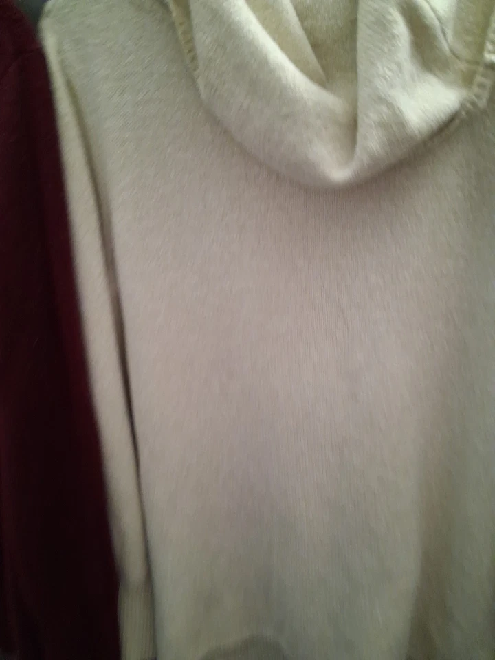 Women's XL DKNY Acrylic Sweater 14% Wool  Long Sleeves Maroon + Cream Cowl Neck - Image 4 of 4