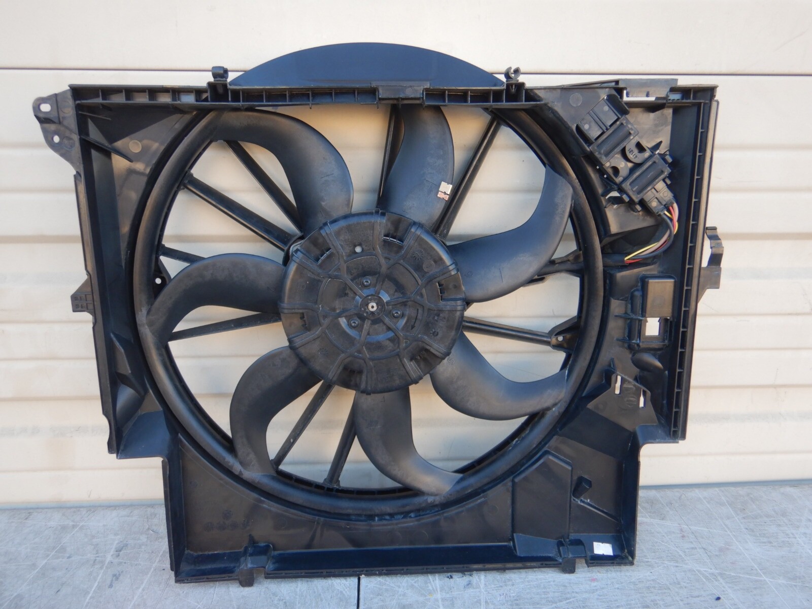 BMW 335i E90 E92 Front Engine Radiator Cooling Fan Motor Assembly  