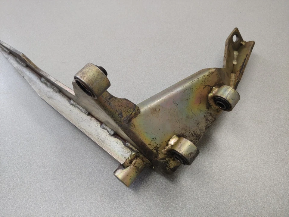 NICE USED PORSCHE 911 AIR CONDITIONER COMPRESSOR MOUNTING BRACKET NIPPONDENSO — 第 2/4 张图片