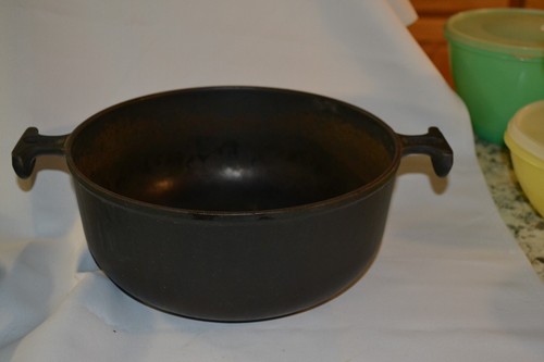 Le Creuset Enzo Mari la mama Oval 25cm Matte Black (missing lid) - Picture 8 of 8