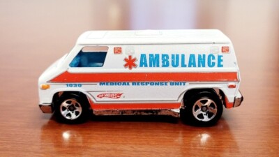 ミニカー Hot Wheels Real Riders AMBULANCE 1/64 HOT WHEELS REAL RIDERS GHOSTBUSTERS ECTO-1 CADILLAC AMBULANCE