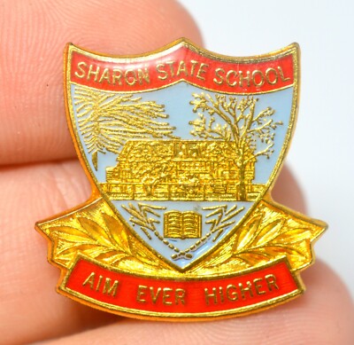 AUSTRALIA SHARON STATE SCHOOL - AIM EVER HIGHER EDUCATION PIN BADGE