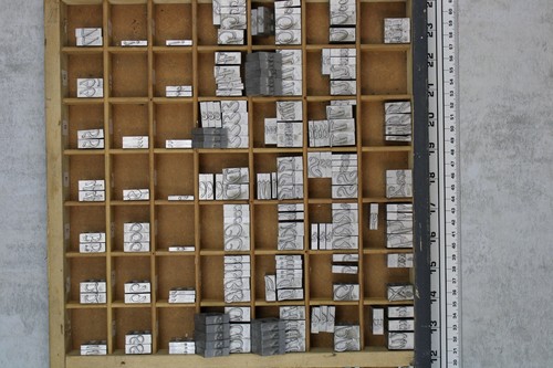 Antique Hamilton Style Wood Printer's Drawer w 2 Hot Foil/ Letterpress Type Sets - Picture 4 of 12